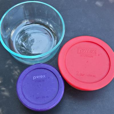 Pyrex Glass Bowls 2, 3, and 4 cups- all with lids!