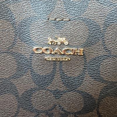 COACH New York Signature Bag with Gold Tag
