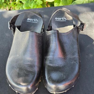 Earth Black Clogs with Stud Finish