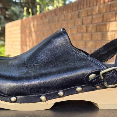 Earth Black Clogs with Stud Finish
