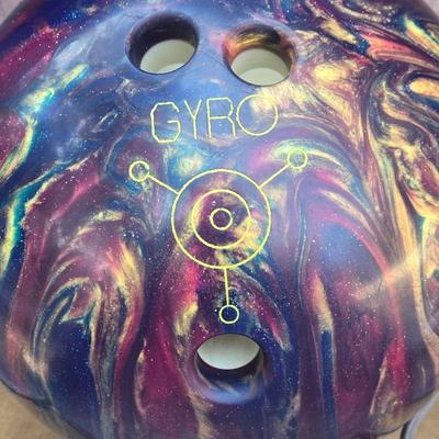 Gyro Magnum Bowling Ball with Bag