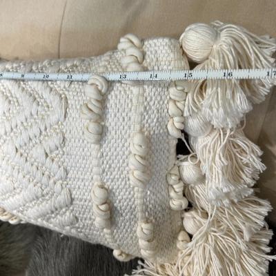 Lot of 8 Throw Pillows