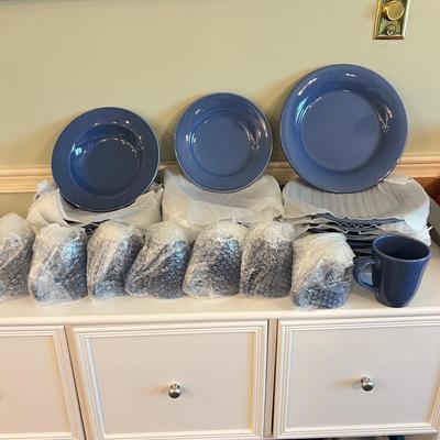 32 Pc. Williams-Sonoma Dinnerware Set