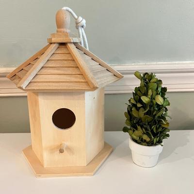 11 Wooden Birdhouses 6 Potted Faux Plants