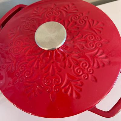Grace Pantry Casserole Porcelain Dishes w Lids, Lodge Enameled Cast Iron Dutch Ovens