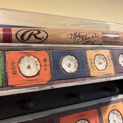 Mike Schmidt Signed Phillies Bat in Case