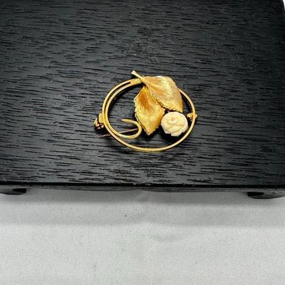 Vintage Gold Tone Flower Brooch