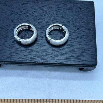 Vintage Gold Tone Earrings