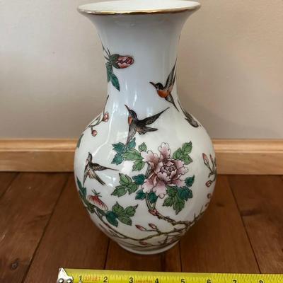 Chinese Vintage Porcelain, Famille Verte Vase with Birds and Flowers, six characters mark on the bottom-local pickup and shipping available