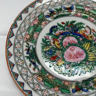 Chinese vintage porcelian famille rose plate 7.5"-local pickup and shipping available
