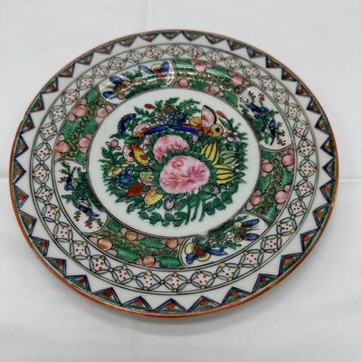 Chinese vintage porcelian famille rose plate 7.5"-local pickup and shipping available