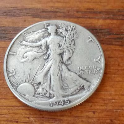 LOT 82 1945-S WALKING LIBERTY HALF DOLLAR