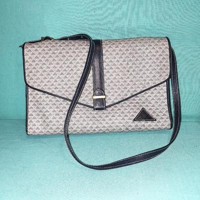 LIZ CLAIBORNE PURSE AND LARGE LEATHER PURSE