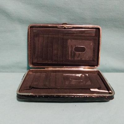 DNKY LARGE HANDBAG AND HARDSIDED WALLET