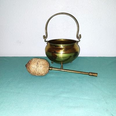 BRASS HANDELED POT WITH LARGE HONEY DIPPER
