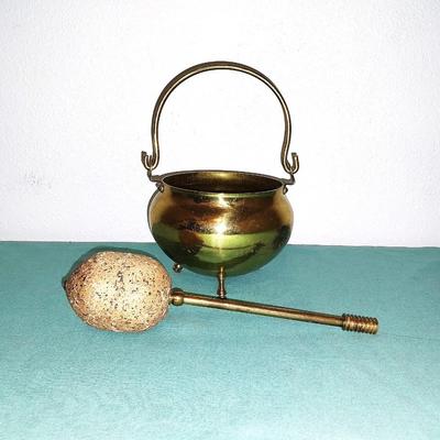 BRASS HANDELED POT WITH LARGE HONEY DIPPER