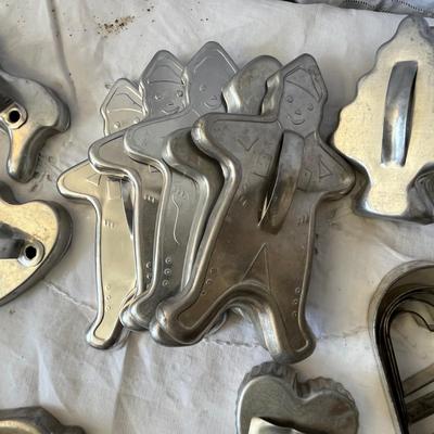 Lot 1 vintage cookie cutters