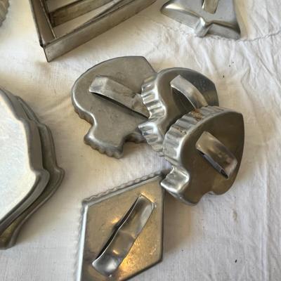 Lot 1 vintage cookie cutters