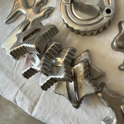 Lot 1 vintage cookie cutters