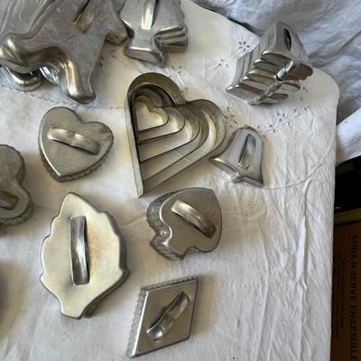 Lot 1 vintage cookie cutters