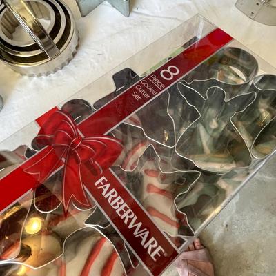Lot 2 cookie cutters