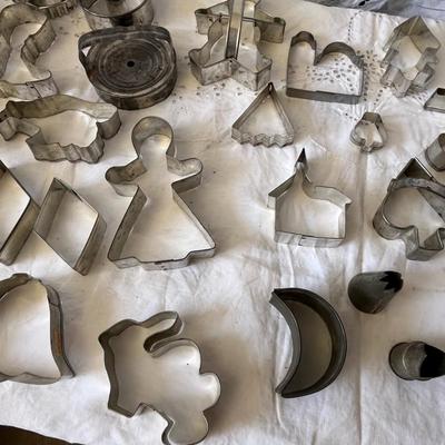 Lot 3 Cookie cutters