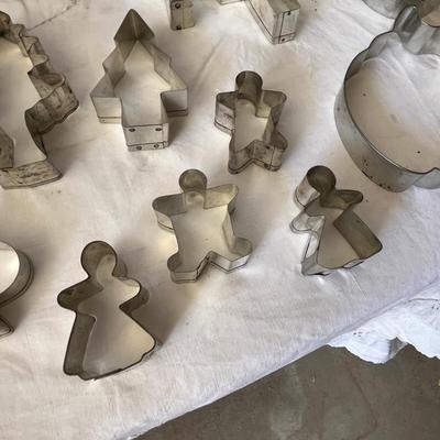 Lot 3 Cookie cutters