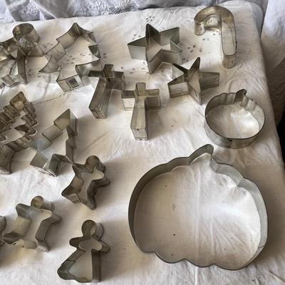 Lot 3 Cookie cutters