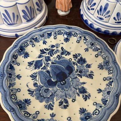 BLUE AND WHITE LOT INCLUDES DELFT!
