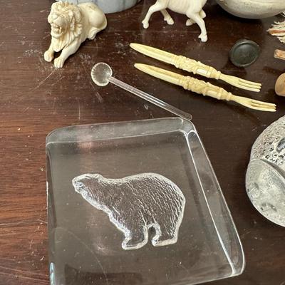 VINTAGE TO ANTIQUE COLLECTIBLE & HOUSEHOLD LOT