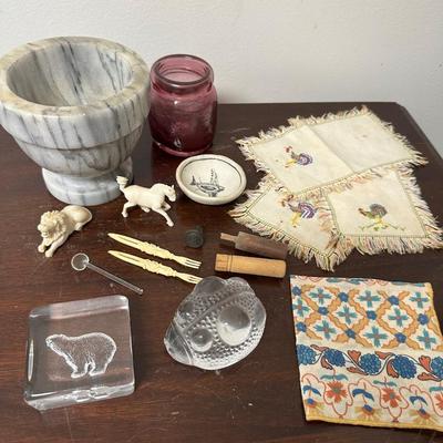 VINTAGE TO ANTIQUE COLLECTIBLE & HOUSEHOLD LOT