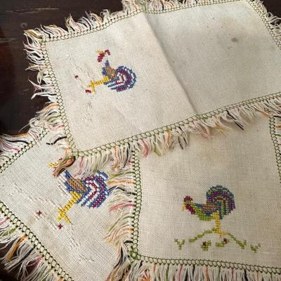 VINTAGE TO ANTIQUE COLLECTIBLE & HOUSEHOLD LOT