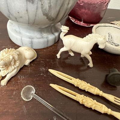 VINTAGE TO ANTIQUE COLLECTIBLE & HOUSEHOLD LOT