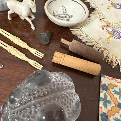 VINTAGE TO ANTIQUE COLLECTIBLE & HOUSEHOLD LOT
