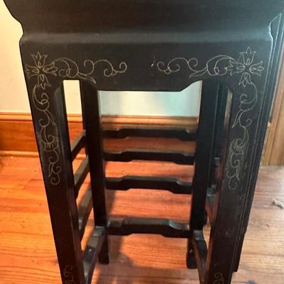 SET OF 4 VINTAGE BLACK LACQUER CHINOISERIE NESTING TABLES