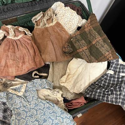VINTAGE Barbie,ANTIQUE DOLLS & CLOTHES LOT