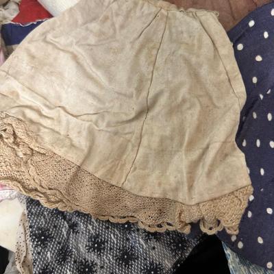 VINTAGE Barbie,ANTIQUE DOLLS & CLOTHES LOT