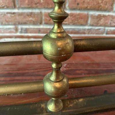 HEAVY VINTAGE BRASS FIREPLACE FENDER