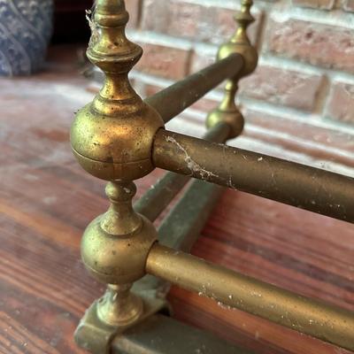 HEAVY VINTAGE BRASS FIREPLACE FENDER
