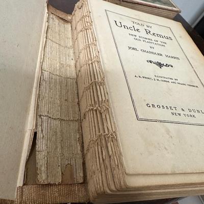 ANTIQUE CHILDRENS BOOK LOT