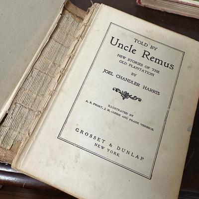 ANTIQUE CHILDRENS BOOK LOT