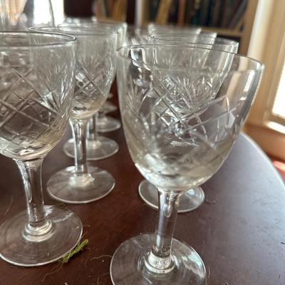 CLEAR GLASSWARE LOT