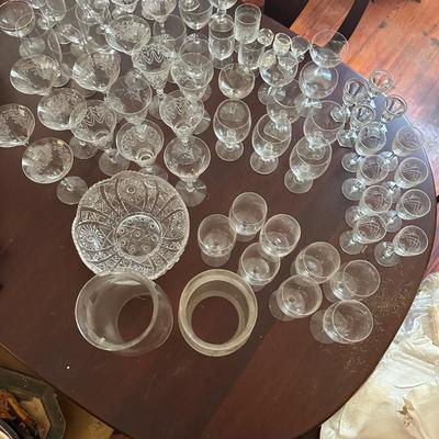 CLEAR GLASSWARE LOT