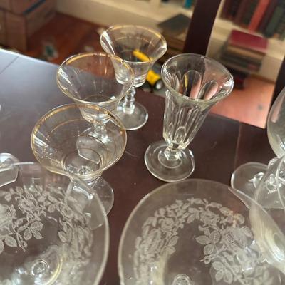 CLEAR GLASSWARE LOT