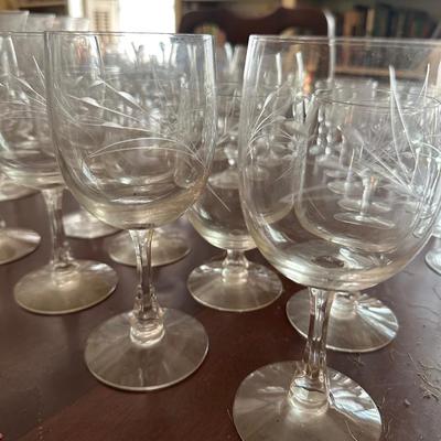 CLEAR GLASSWARE LOT