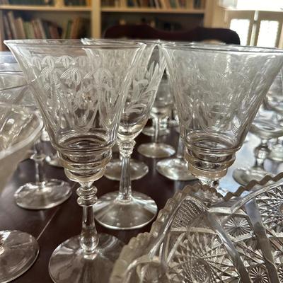 CLEAR GLASSWARE LOT