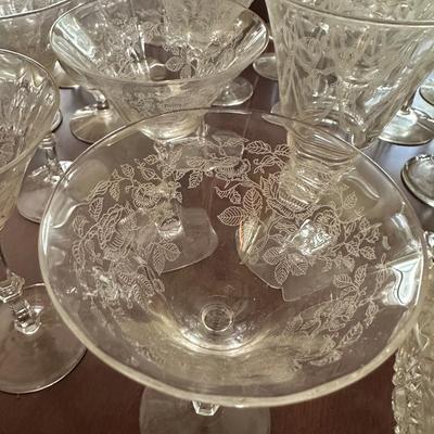 CLEAR GLASSWARE LOT