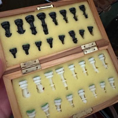ANTIQUE TRUNK FULL OF COLLECTIBLES