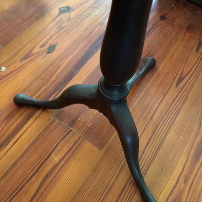OVAL DROP LEAF TABLE