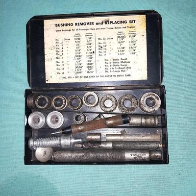BUSHING REMOVING AND REPLACING SET